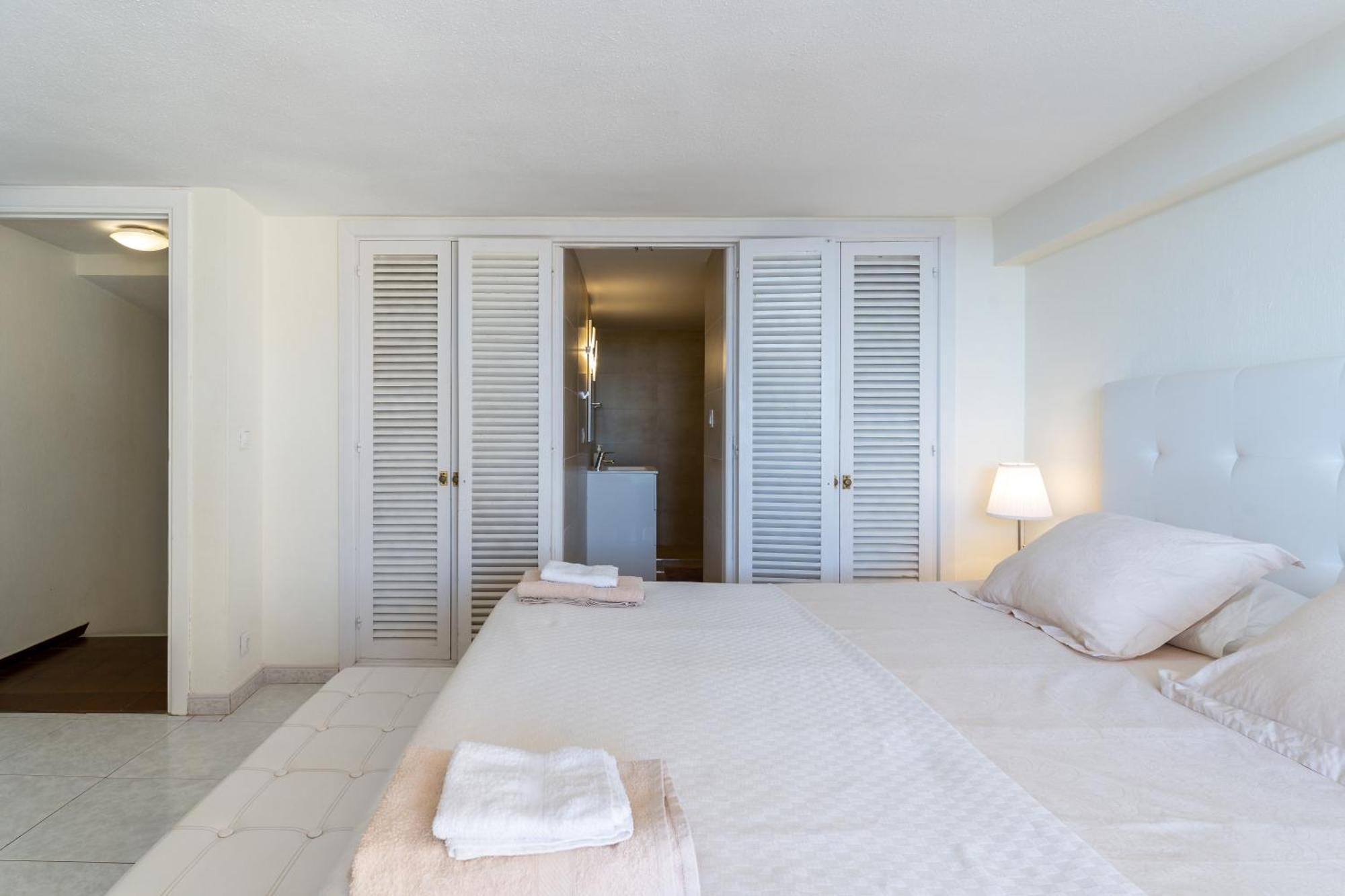 Beachfront Puerto Cabopino Apartamento