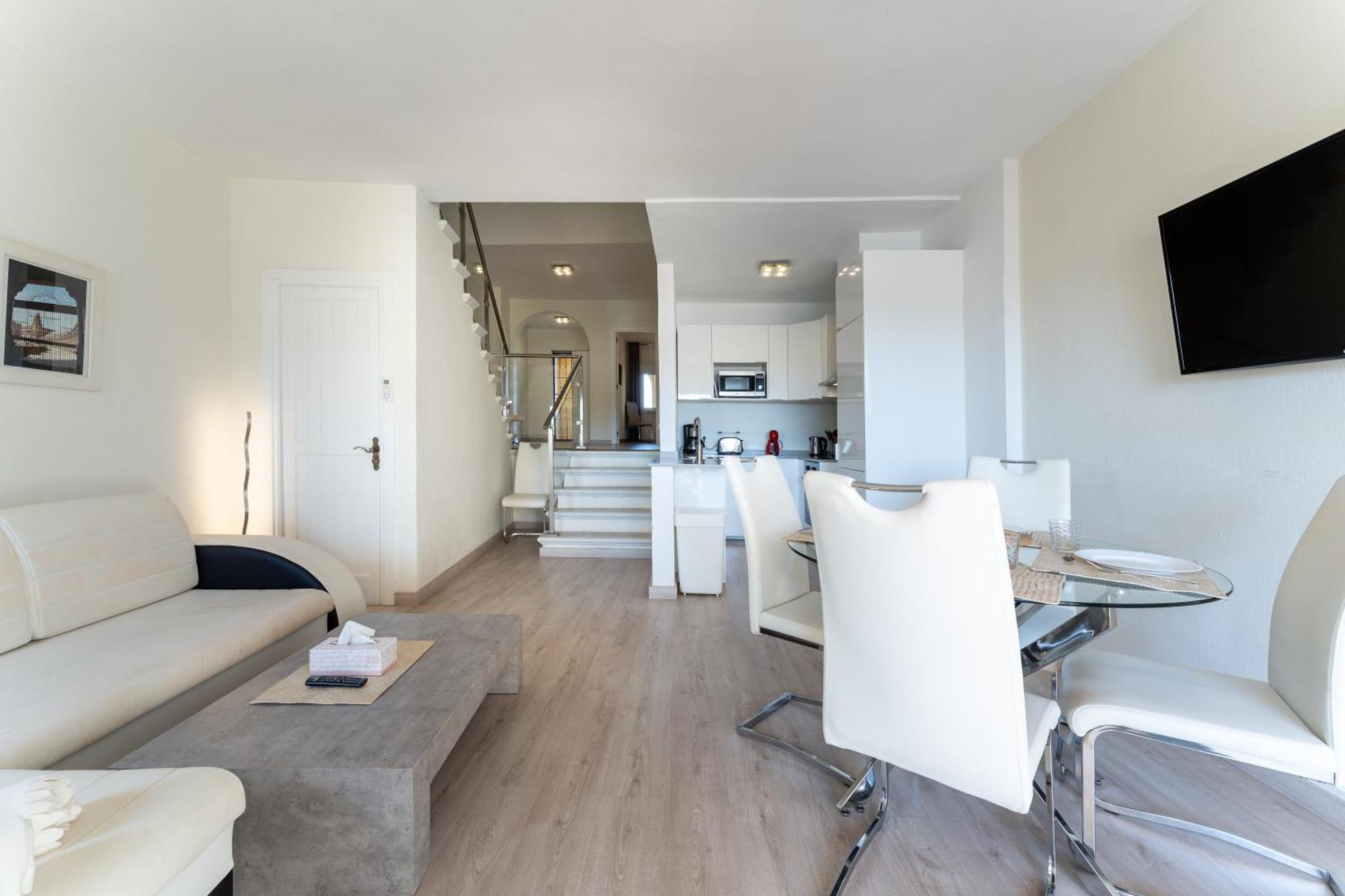 Apartamento Beachfront Puerto Cabopino Marbella