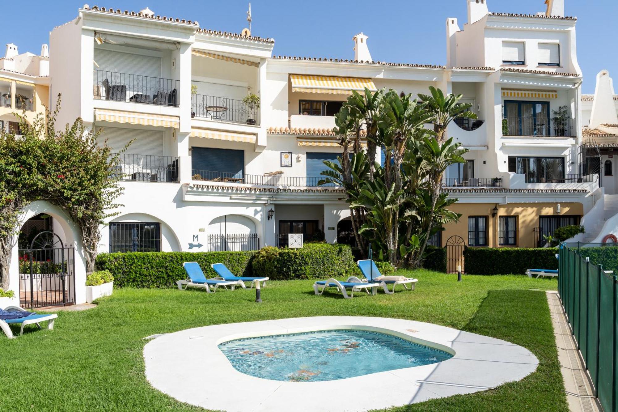 Beachfront Puerto Cabopino Apartamento